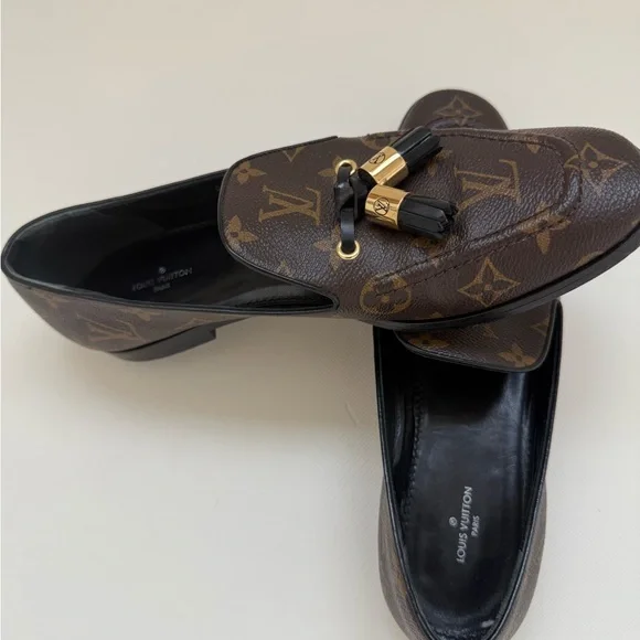 Louis Vuitton shoes - Picture 2 of 8